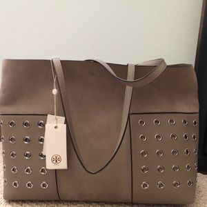 🚨 Tory Burch 🚨 Gray Block-T Grommet Tote